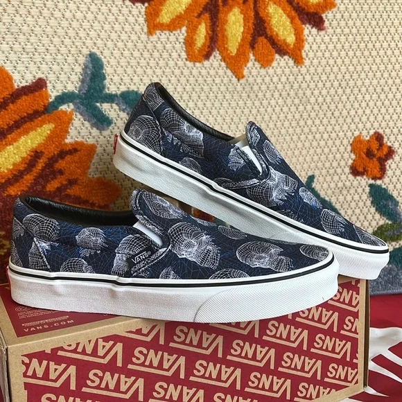 Vans Classic Slip-On
(Wireframe Skulls) Black/Trwht 
VNOA33TB9IB
WMNS sneakers - Picture 6 of 16